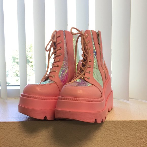 PRE LOVED Cape Robbin -Pink Poison Platforms Boots PNK/7- SH227 - Picture 1 of 8